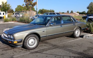 Jaguar-vanden-plas-1989-green