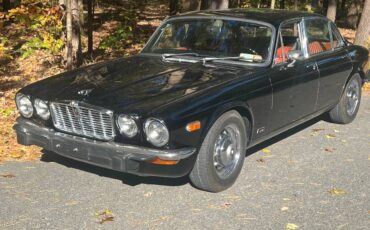 Jaguar-xj-1974-black-1