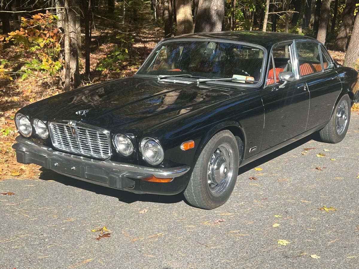 Jaguar-xj-1974-black-1