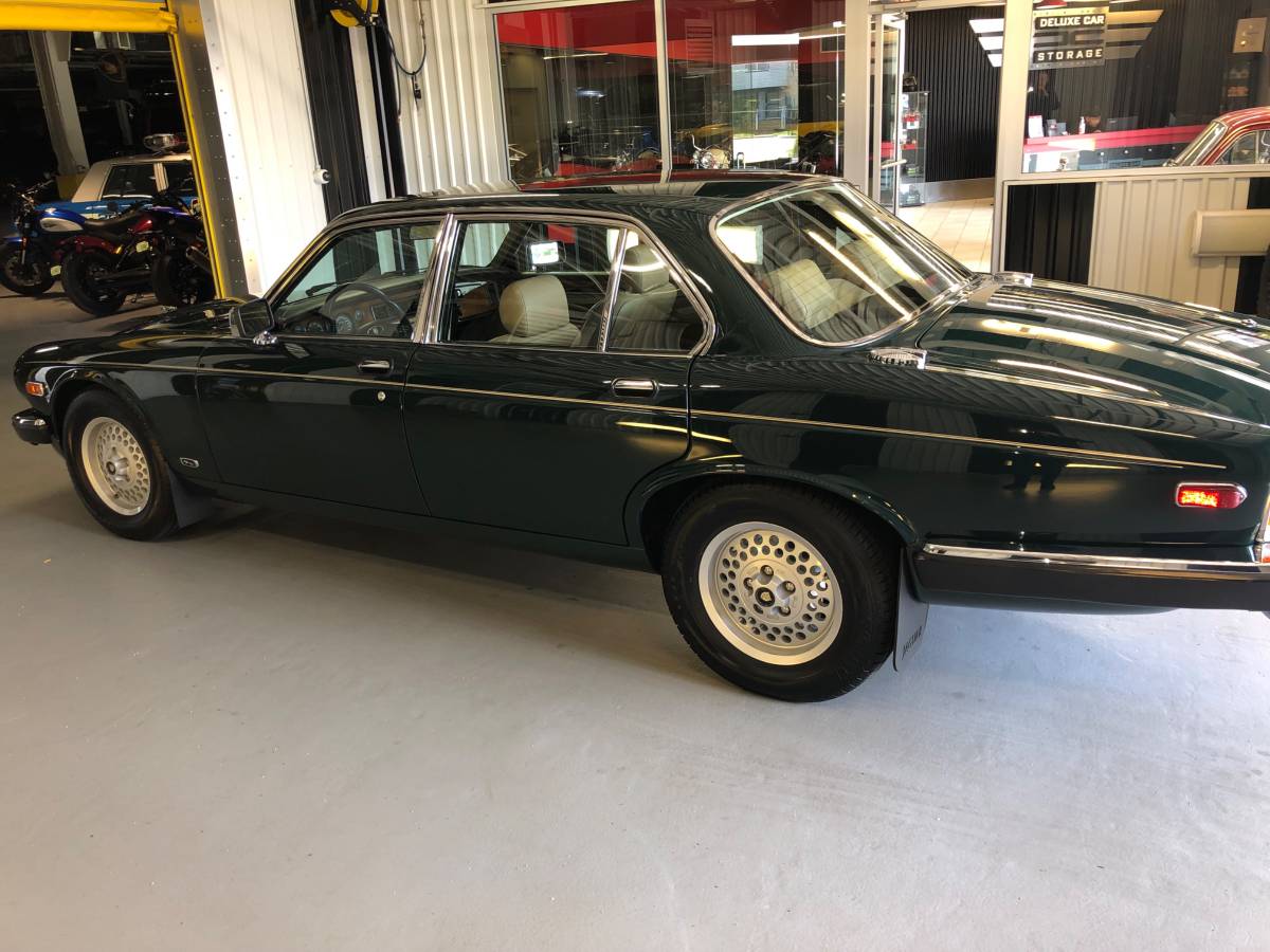 Jaguar-xj-vanden-plas-1989-green-1