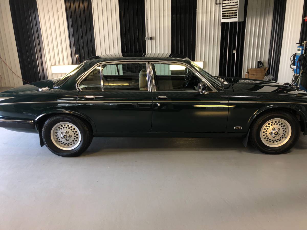 Jaguar-xj-vanden-plas-1989-green