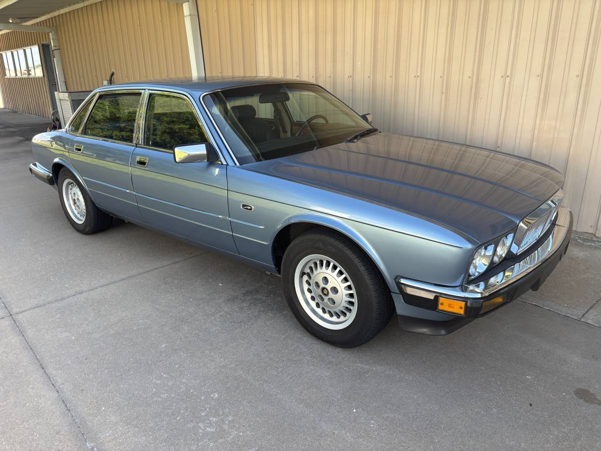 Jaguar-xj6-1988-blue-1