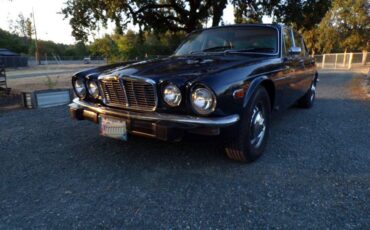 Jaguar-xj6-l-1974-blue