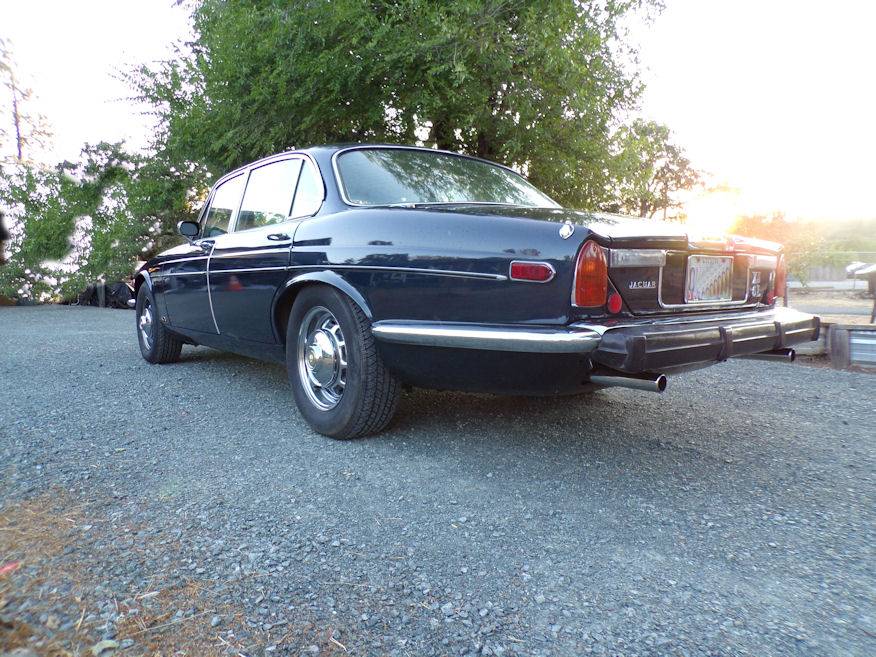 Jaguar-xj6-l-1974-blue-7