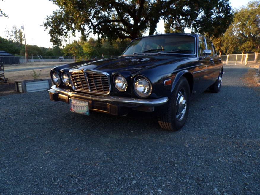 Jaguar-xj6-l-1974-blue