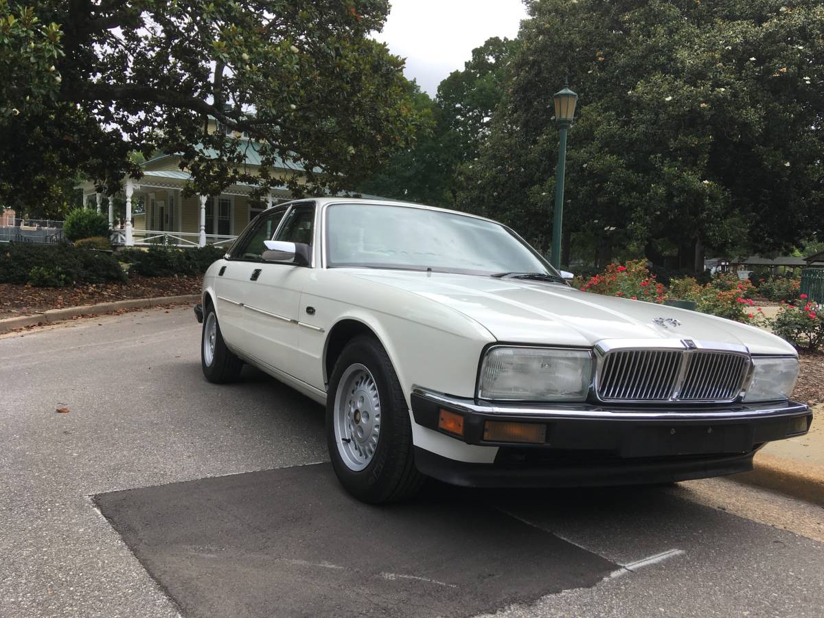 Jaguar-xj6-sovereign-1990-white-4