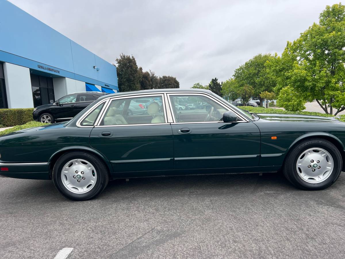 Jaguar-xj6-sovereign-1995-green-21