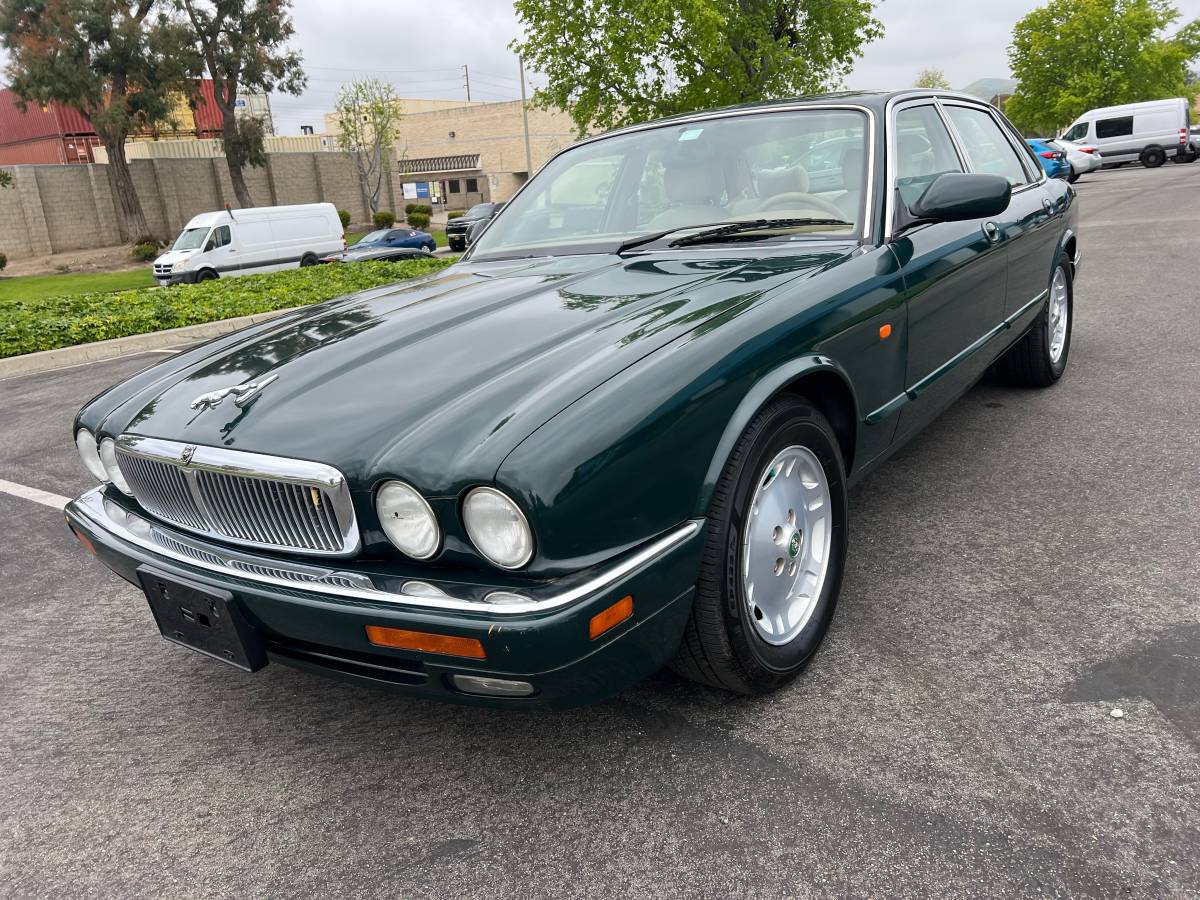 Jaguar-xj6-sovereign-1995-green