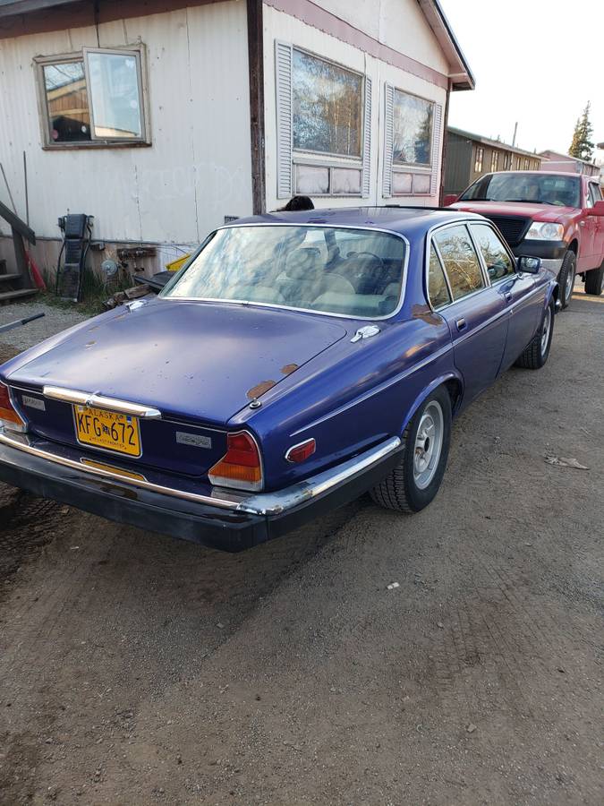 Jaguar-xj6-vanden-plas-1983-blue-1
