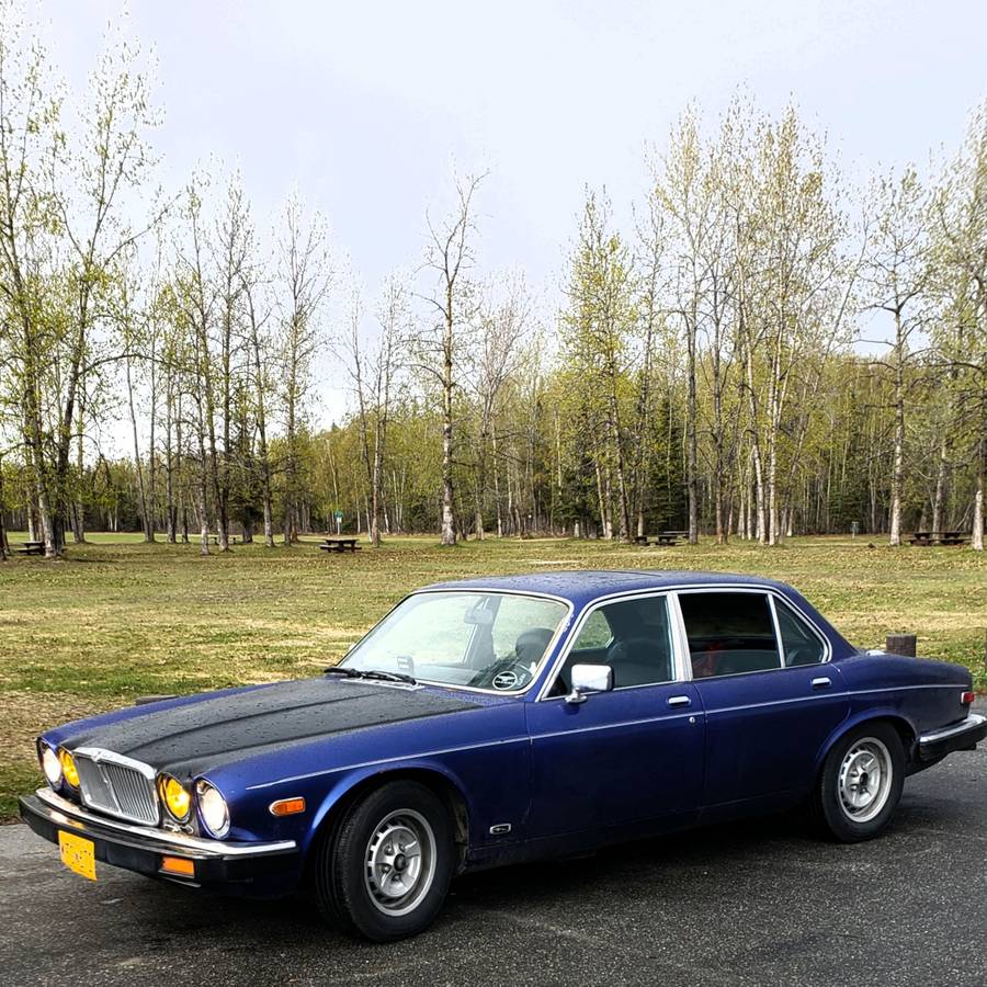 Jaguar-xj6-vanden-plas-1983-blue-3