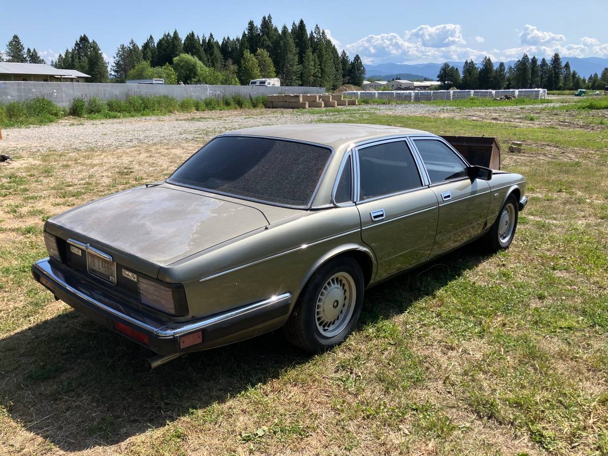 Jaguar-xj6-vanden-plas-1987-1