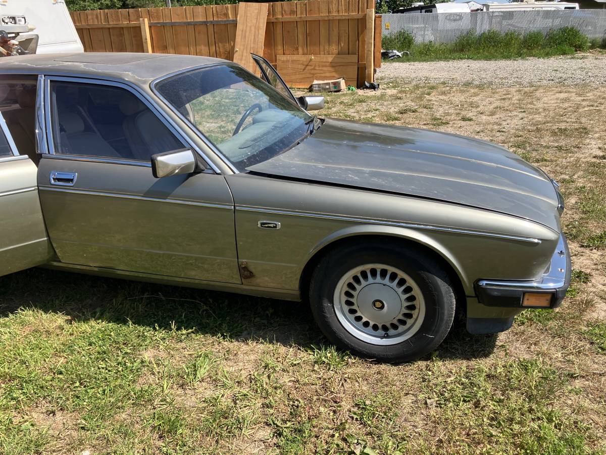Jaguar-xj6-vanden-plas-1987-14