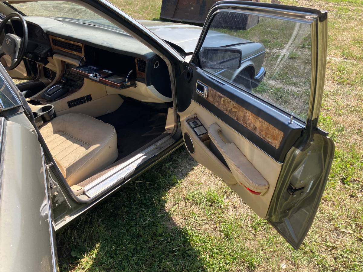 Jaguar-xj6-vanden-plas-1987-17