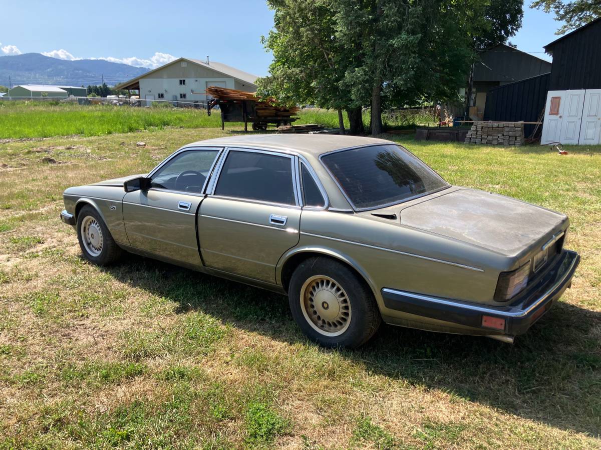 Jaguar-xj6-vanden-plas-1987-3