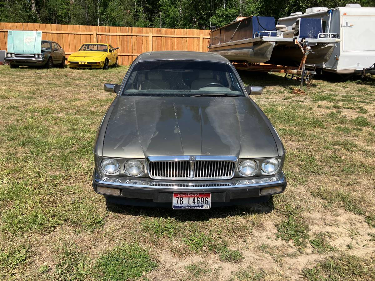 Jaguar-xj6-vanden-plas-1987-4