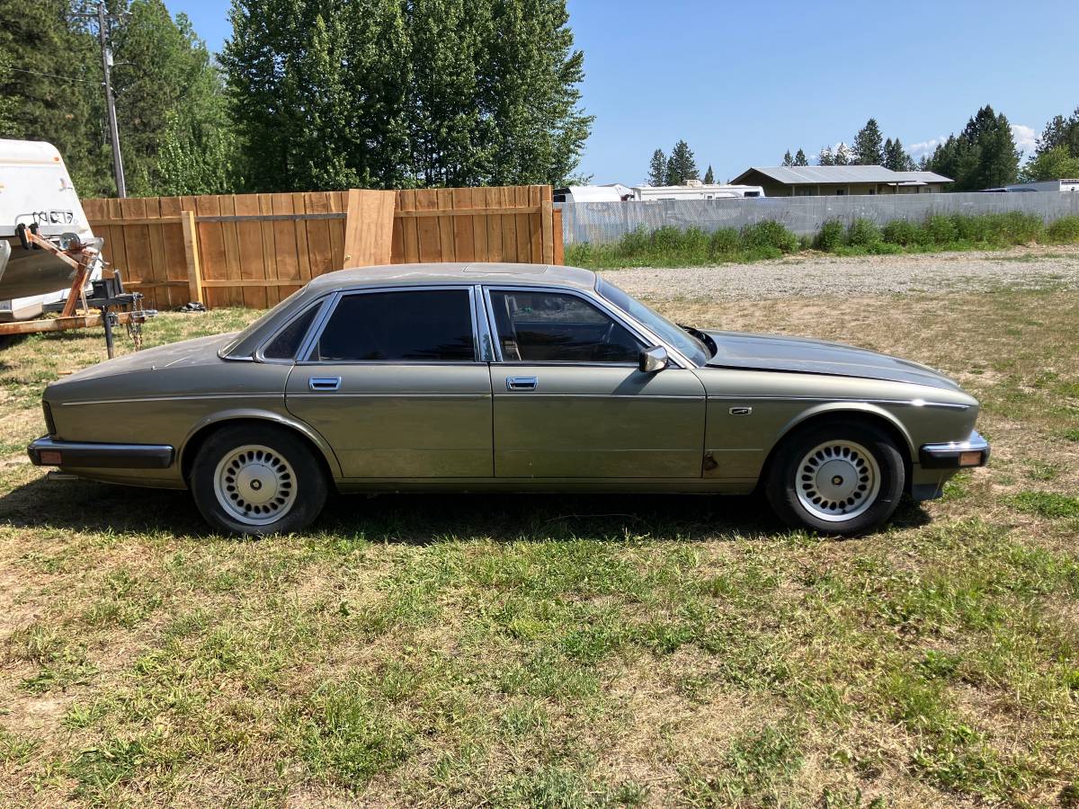 Jaguar-xj6-vanden-plas-1987