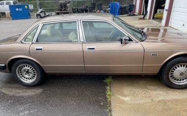 Jaguar-xj6-vanden-plas-1990-brown-2