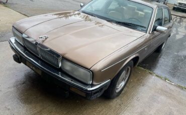 Jaguar-xj6-vanden-plas-1990-brown
