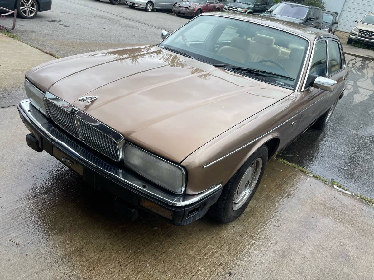 Jaguar-xj6-vanden-plas-1990-brown