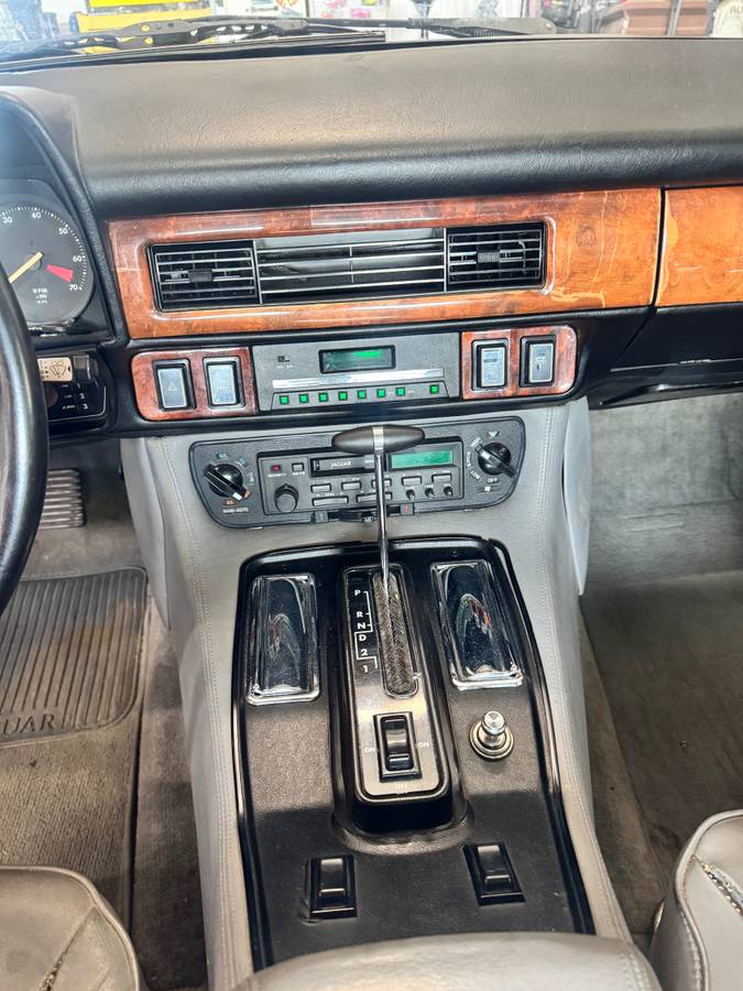 Jaguar-xjs-1987-grey-4
