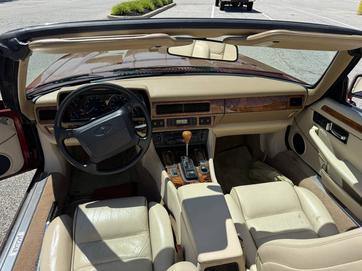 Jaguar-xjs-v12-convertible-1995-red-7