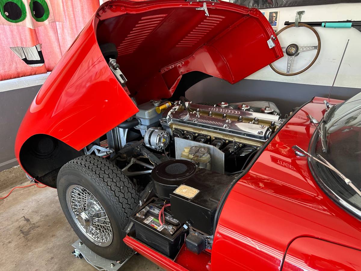 Jaguar-xke-1966-3