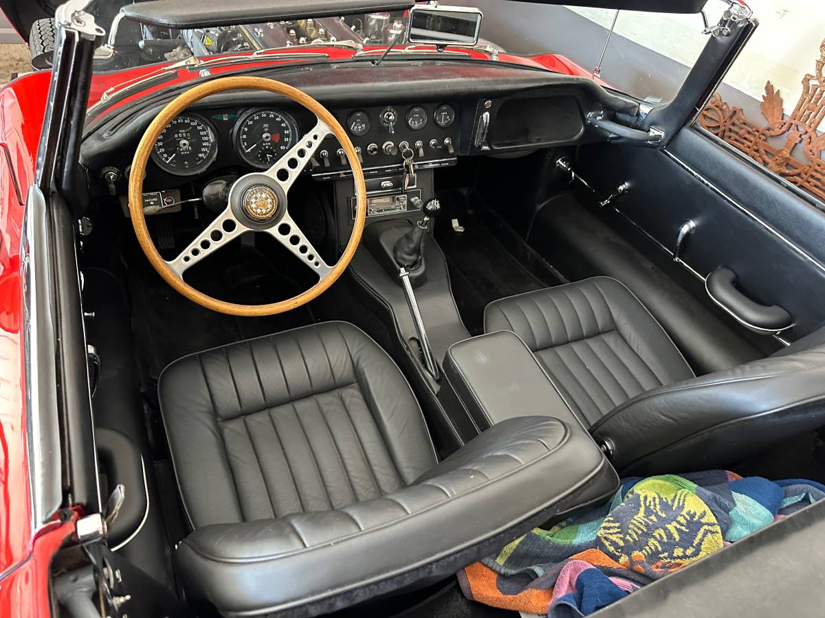 Jaguar-xke-1966-8