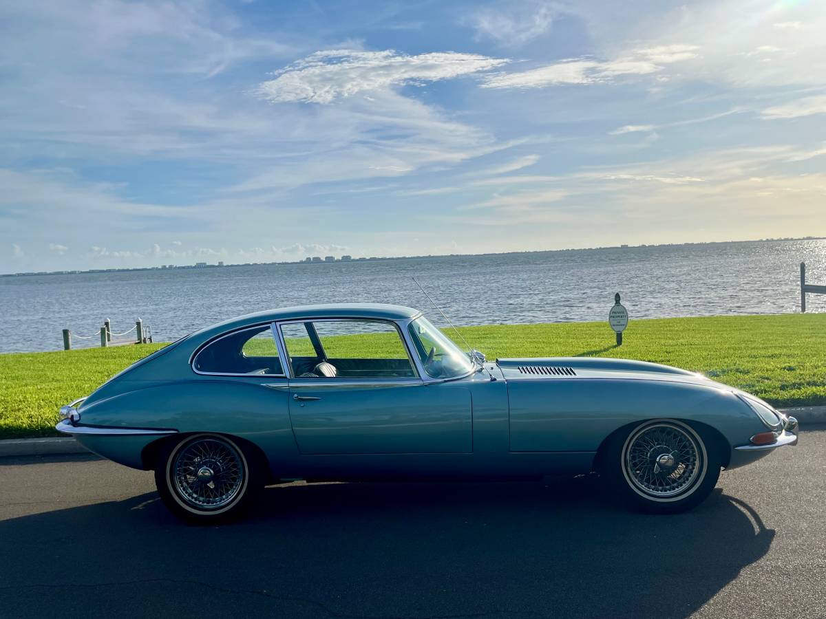 Jaguar-xke-1966-blue-3
