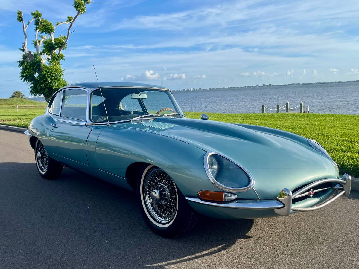 Jaguar-xke-1966-blue