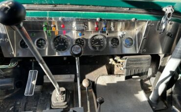 Jeep-1949-Green-Tan-10
