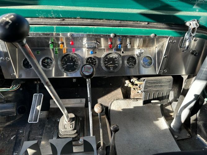 Jeep-1949-Green-Tan-10