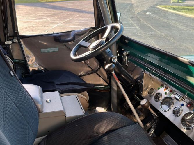Jeep-1949-Green-Tan-7