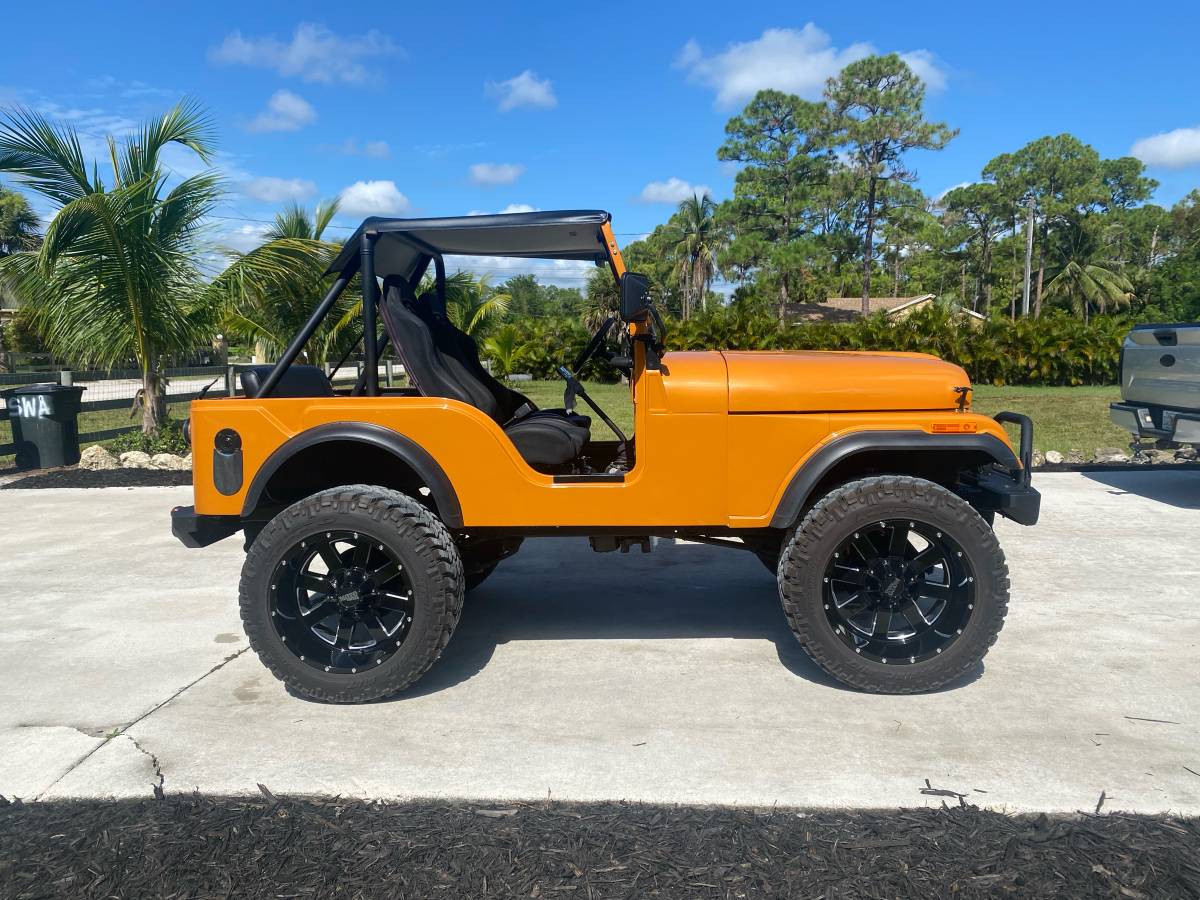 Jeep-1973-orange-1