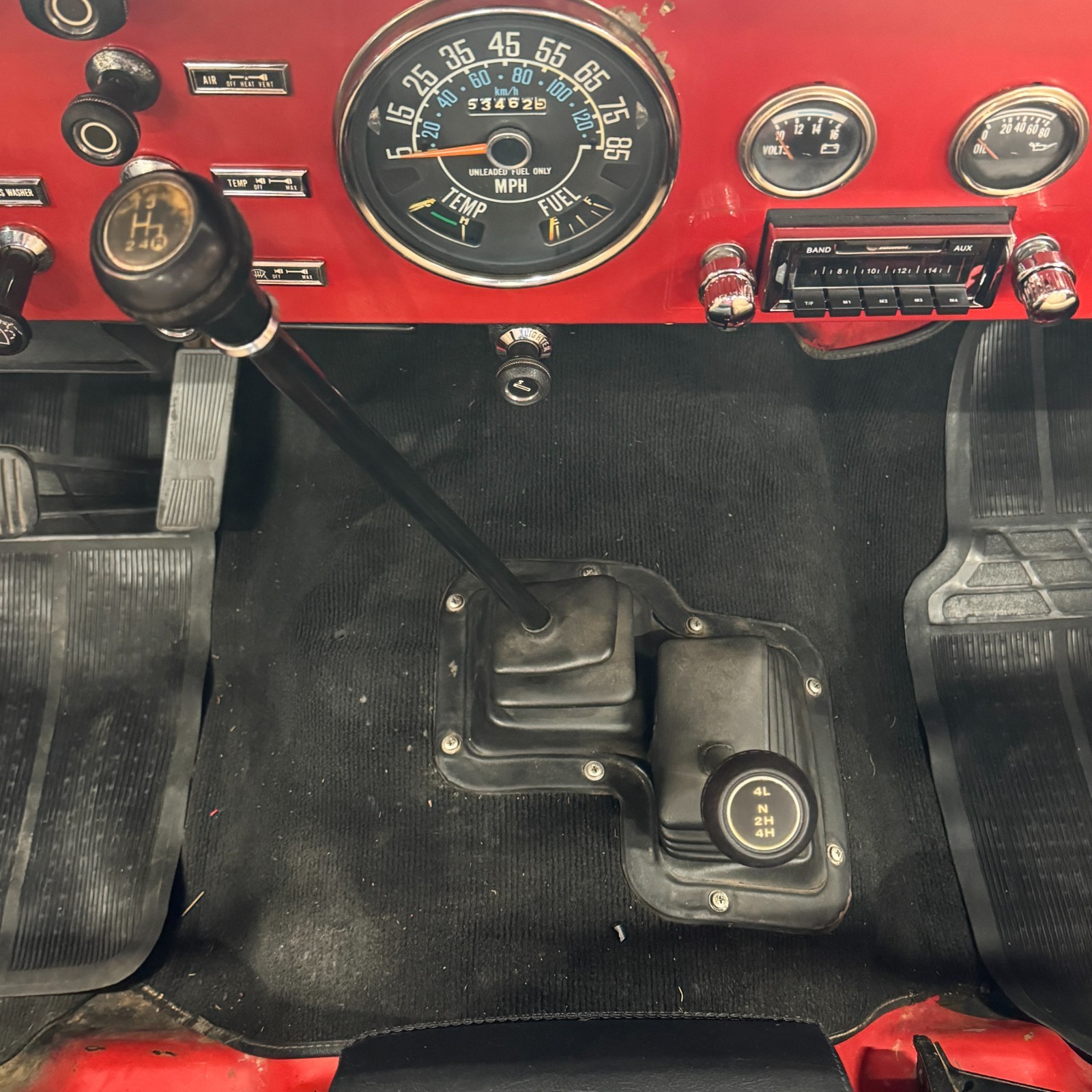 Jeep-CJ-1983-13