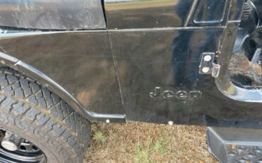 Jeep-CJ-7-1983-14