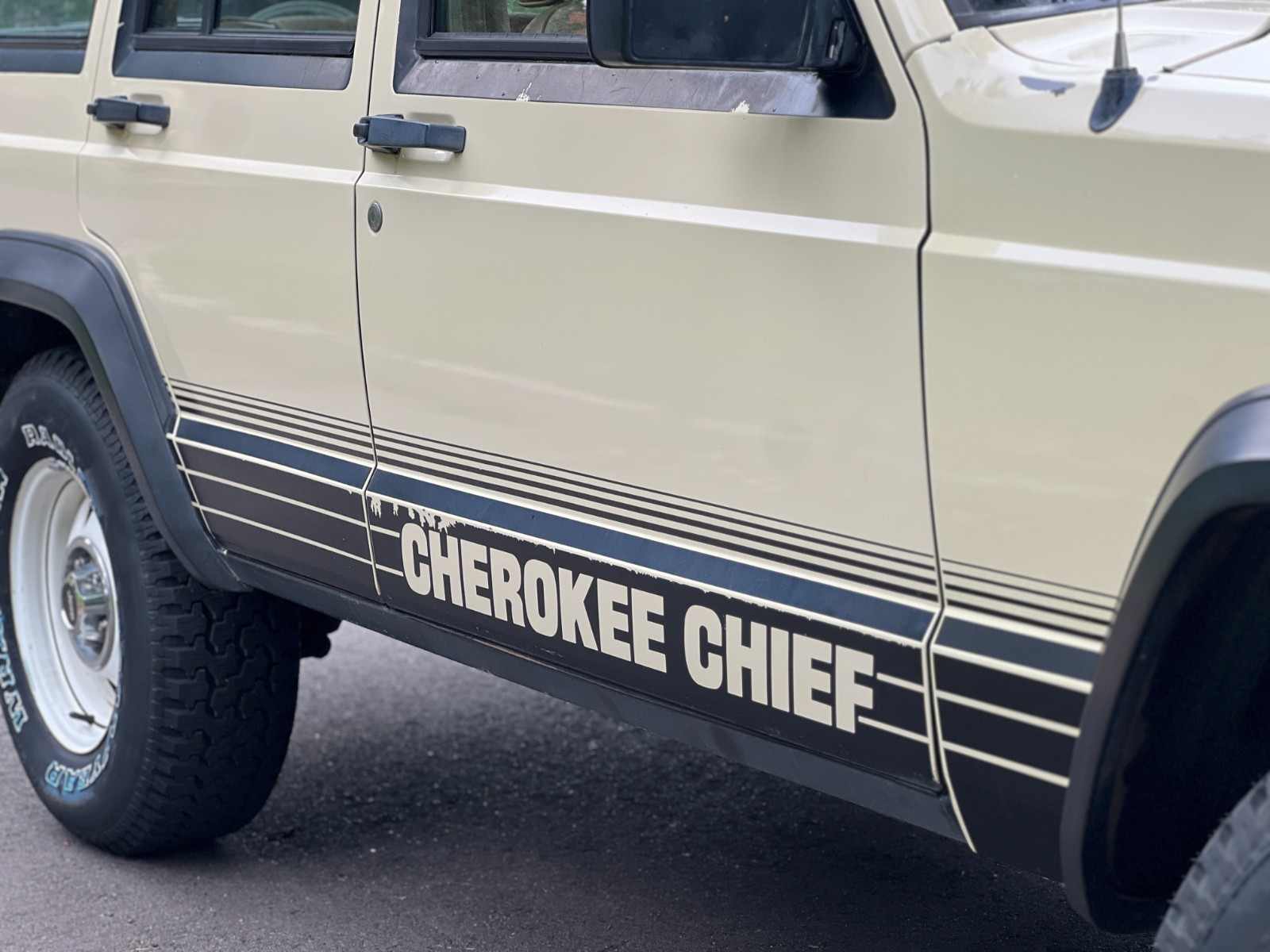 Jeep-Cherokee-1987-SUV-10