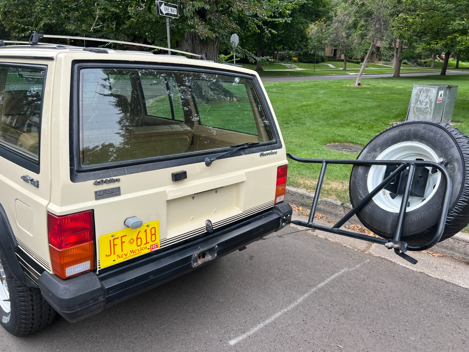 Jeep-Cherokee-1987-SUV-12