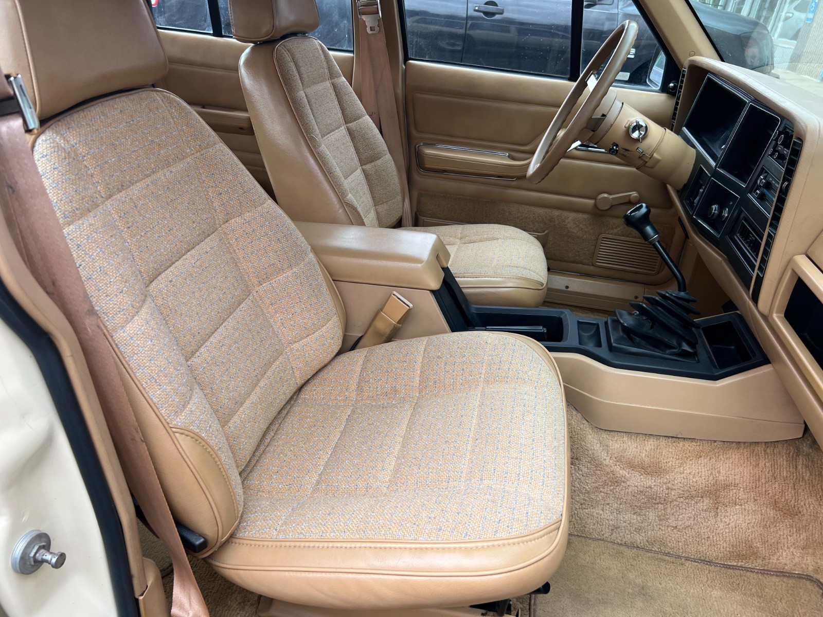 Jeep-Cherokee-1987-SUV-15