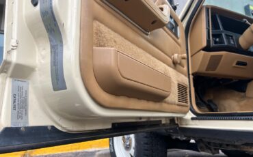 Jeep-Cherokee-1987-SUV-35