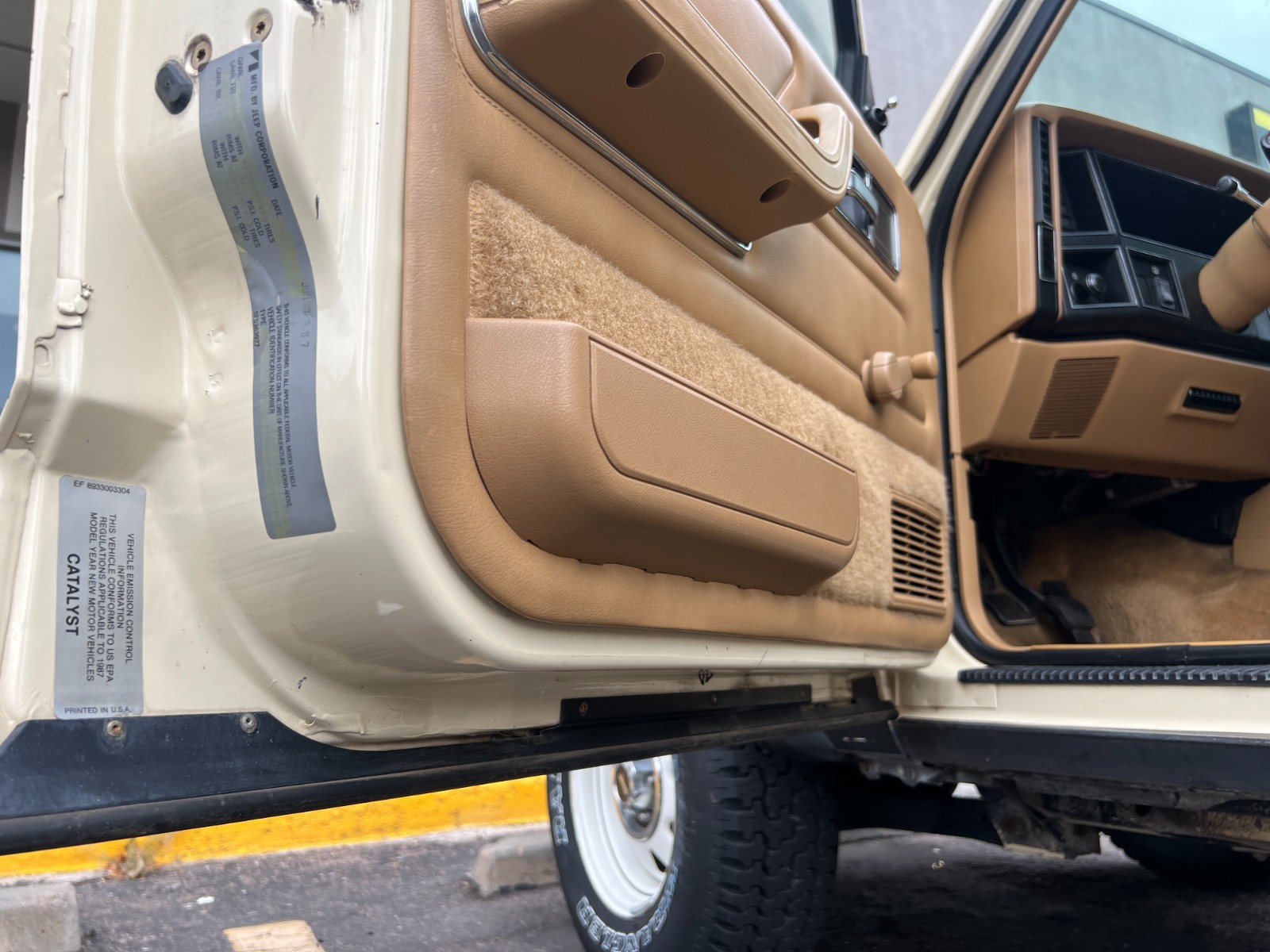 Jeep-Cherokee-1987-SUV-35