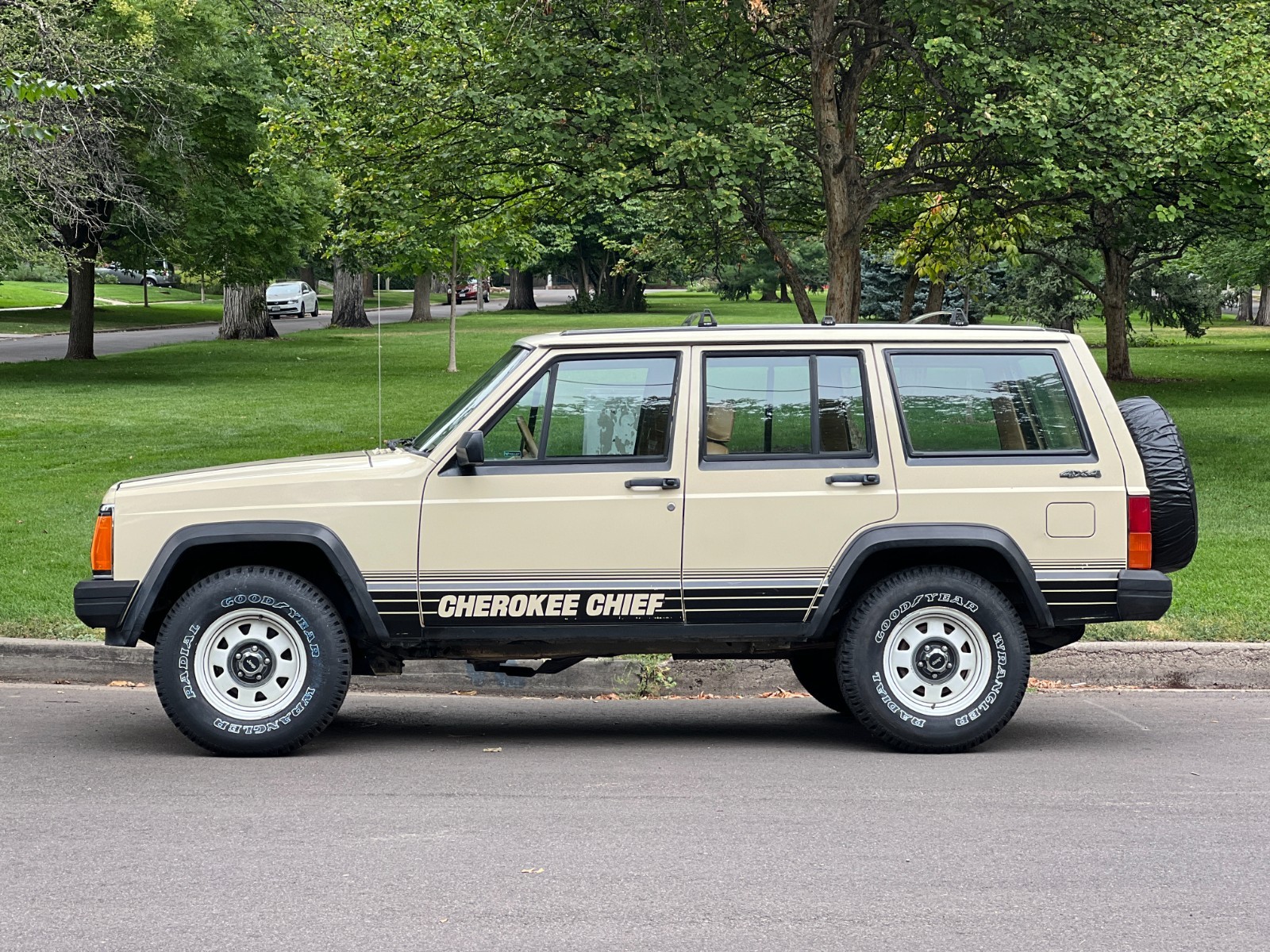 Jeep-Cherokee-1987-SUV-4