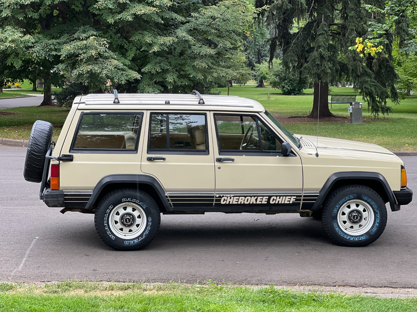 Jeep-Cherokee-1987-SUV-5