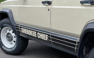 Jeep-Cherokee-1987-SUV-9