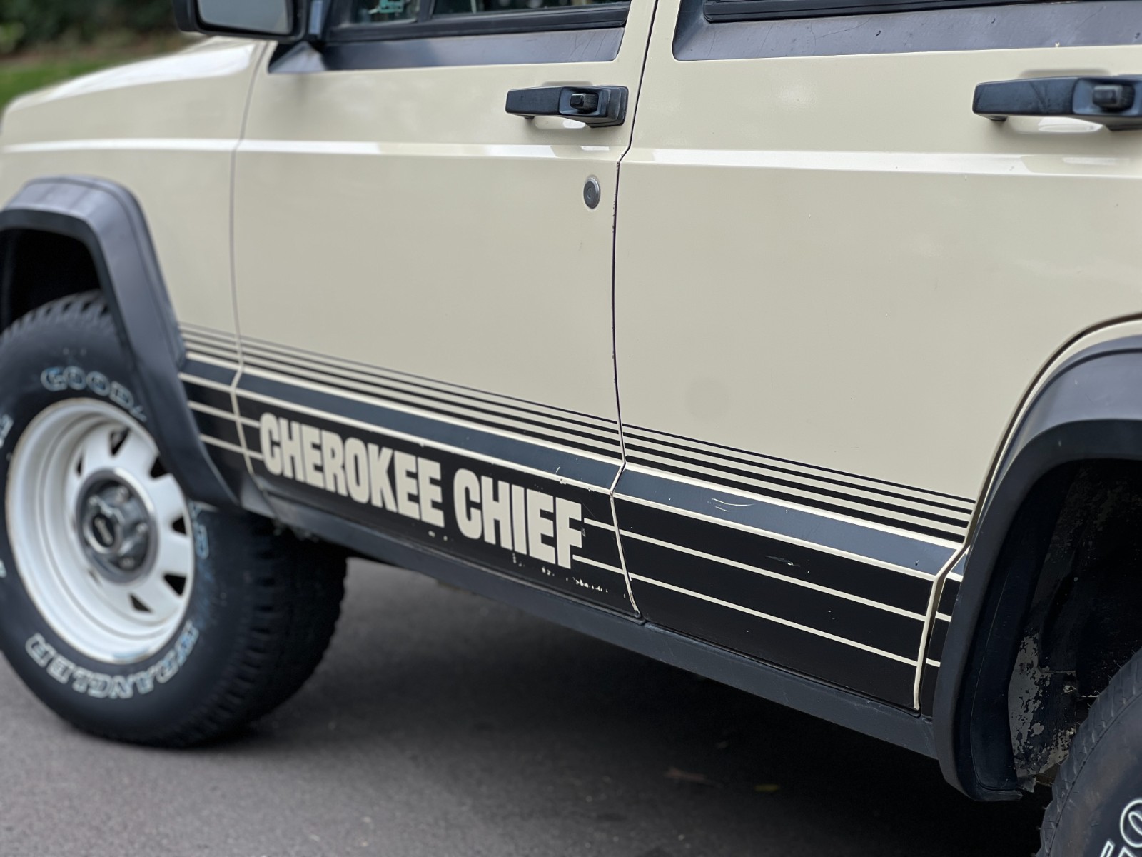 Jeep-Cherokee-1987-SUV-9