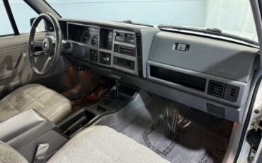 Jeep-Cherokee-1991-SUV-14