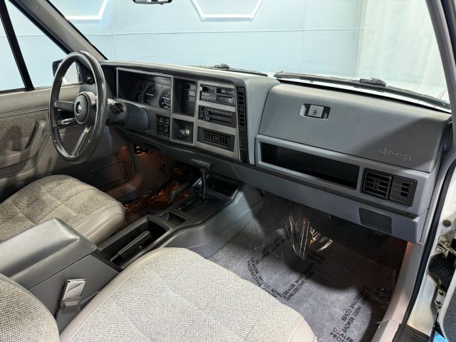 Jeep-Cherokee-1991-SUV-14