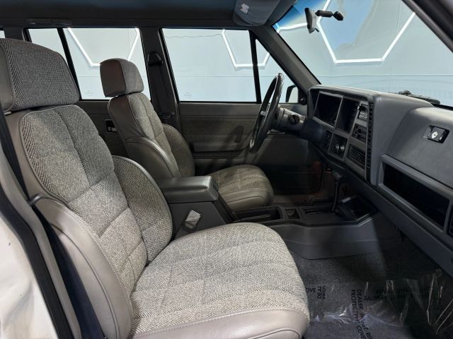 Jeep-Cherokee-1991-SUV-15