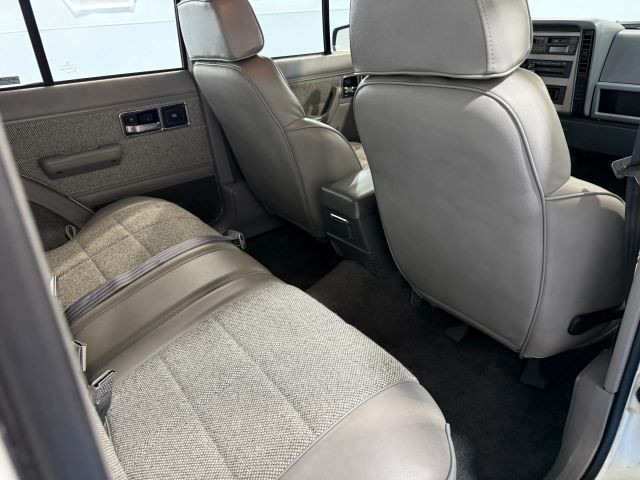 Jeep-Cherokee-1991-SUV-21