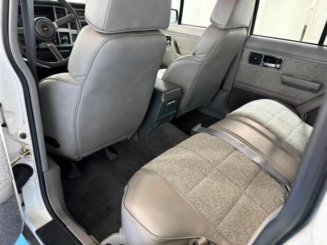 Jeep-Cherokee-1991-SUV-23