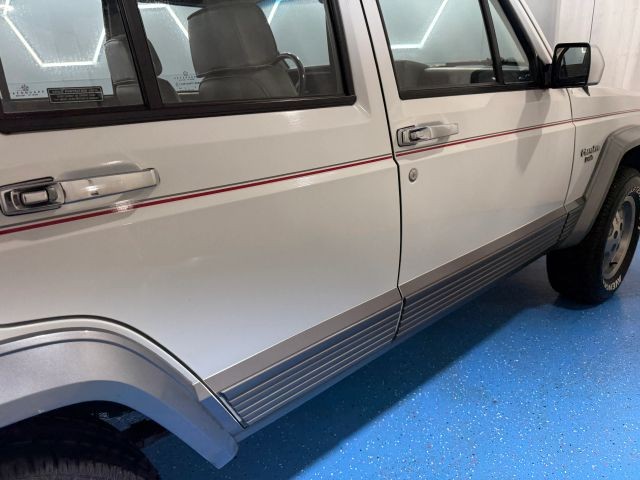 Jeep-Cherokee-1991-SUV-30